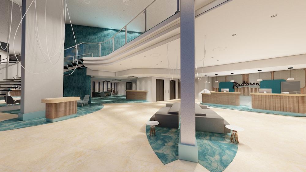 Radisson Airport 4*