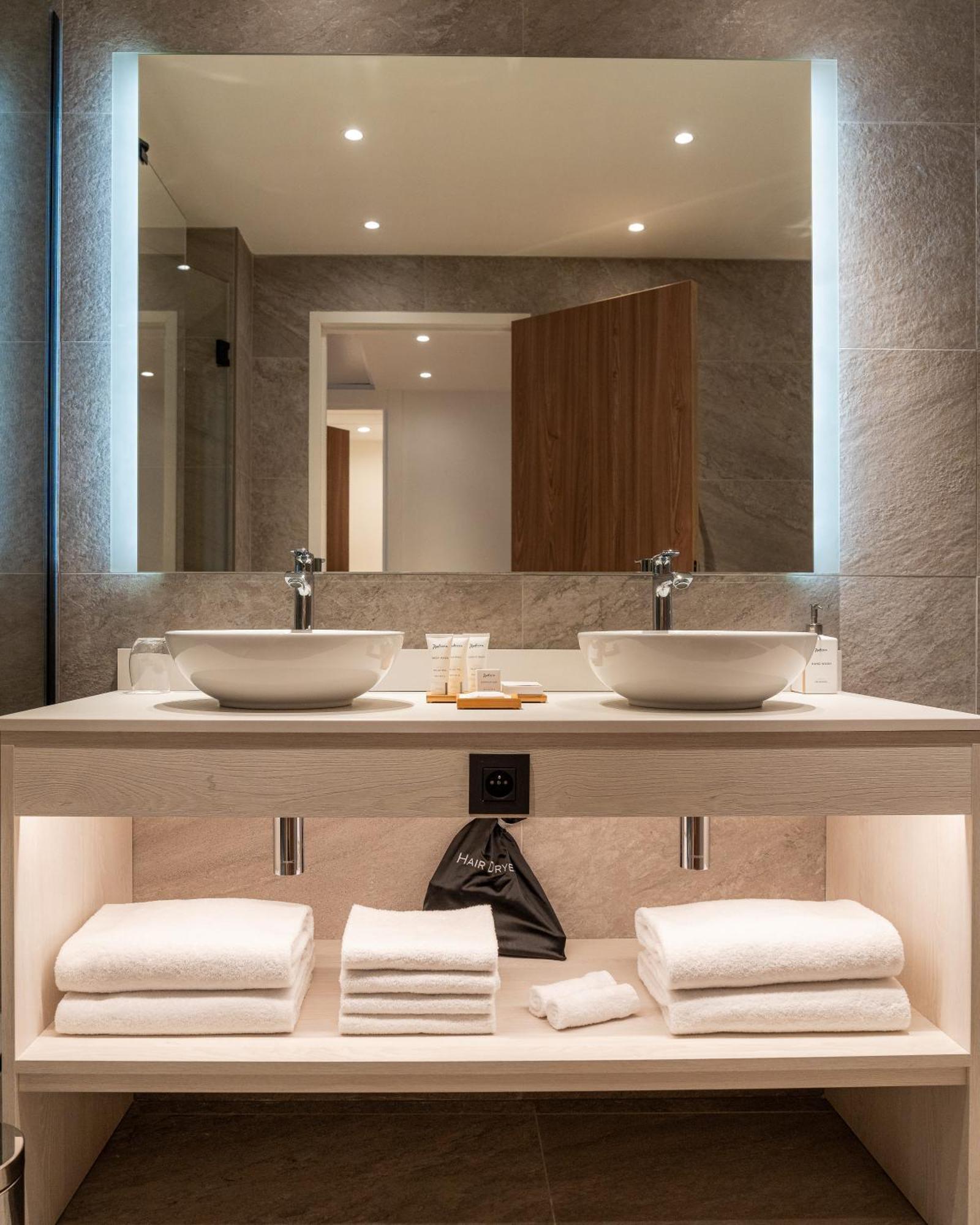 Radisson Airport 4*